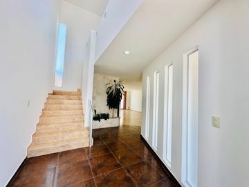 ELGANTE CASA EN VENTA EN PARQUE SAN JOSÉ