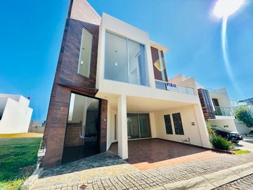ELGANTE CASA EN VENTA EN PARQUE SAN JOSÉ