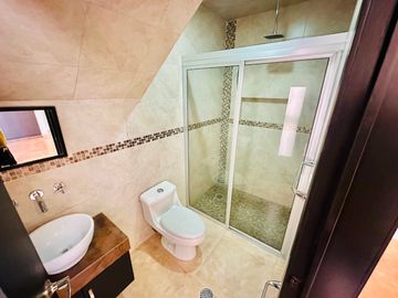 ELGANTE CASA EN VENTA EN PARQUE SAN JOSÉ