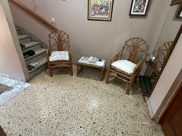 CASA CON DOS LOCALES VENTA EN Av. San Martin 4367  (REMEDIOS DE ESCALADA)