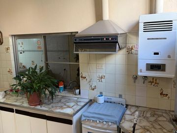 CASA CON DOS LOCALES VENTA EN Av. San Martin 4367  (REMEDIOS DE ESCALADA)