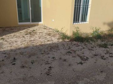 CASA EN VENTA EN SIAN KAAN IV EN ESQUINA, CON EXCEDENTE DE TERRENO, ESTRENA