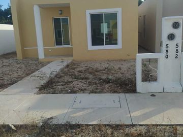 CASA EN VENTA EN SIAN KAAN IV EN ESQUINA, CON EXCEDENTE DE TERRENO, ESTRENA