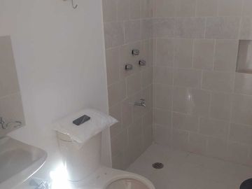 CASA EN VENTA EN SIAN KAAN IV EN ESQUINA, CON EXCEDENTE DE TERRENO, ESTRENA