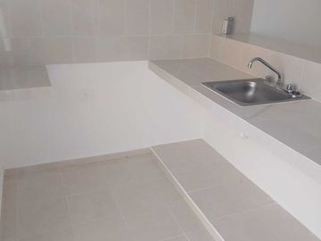 CASA EN VENTA EN SIAN KAAN IV EN ESQUINA, CON EXCEDENTE DE TERRENO, ESTRENA