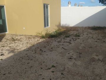 CASA EN VENTA EN SIAN KAAN IV EN ESQUINA, CON EXCEDENTE DE TERRENO, ESTRENA