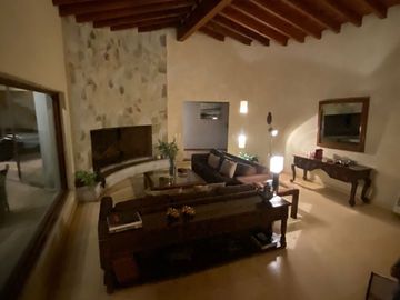 CASA AVANDRA, alberca , jacuzzi cancha de tennis
