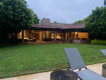 CASA AVANDRA, alberca , jacuzzi cancha de tennis