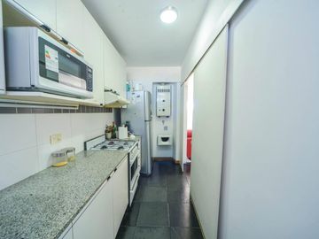 VENTA Departamento de dos dormitorios, vista despejada, frente a la plaza en Barrio Abasto