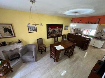 Venta Triplex en Zona Residencial de Monte Grande