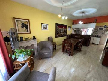 Venta Triplex en Zona Residencial de Monte Grande