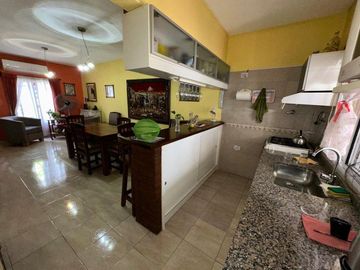 Venta Triplex en Zona Residencial de Monte Grande