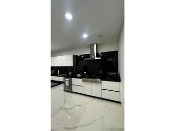VENTA DE EXCLUSIVO APARTAMENTO EN BUEN SECTOR DE LACIUDAD