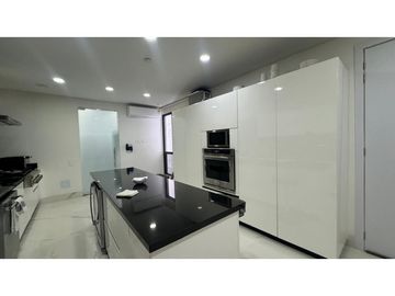 VENTA DE EXCLUSIVO APARTAMENTO EN BUEN SECTOR DE LACIUDAD