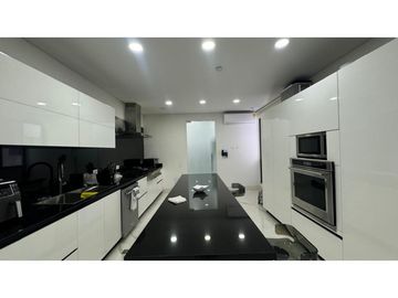VENTA DE EXCLUSIVO APARTAMENTO EN BUEN SECTOR DE LACIUDAD