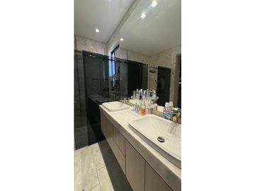 VENTA DE EXCLUSIVO APARTAMENTO EN BUEN SECTOR DE LACIUDAD
