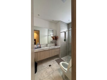VENTA DE EXCLUSIVO APARTAMENTO EN BUEN SECTOR DE LACIUDAD