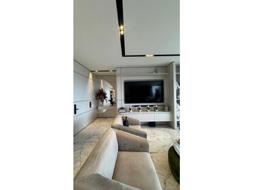 VENTA DE EXCLUSIVO APARTAMENTO EN BUEN SECTOR DE LACIUDAD