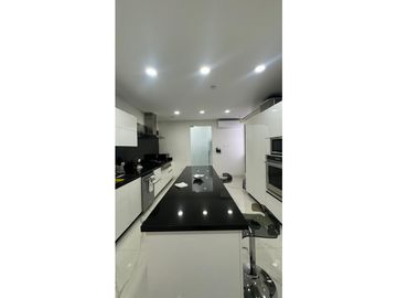 VENTA DE EXCLUSIVO APARTAMENTO EN BUEN SECTOR DE LACIUDAD