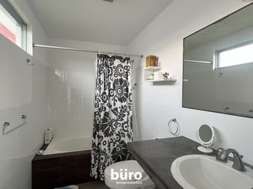 ¡OPORTUNIDAD!  CASA DE PLAYA EN VENTA  CON VISTA AL MAR, CALA DEL MAR, BUJAMA