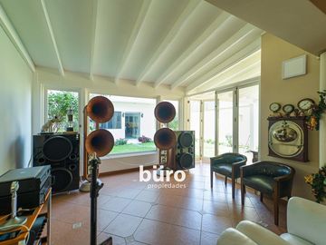 CASA EN VENTA A POCOS PASOS DE LA  PASTELERIA SAN ANTONIO MAGDALENA