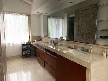 Espectacular casa en renta en Lomas Country