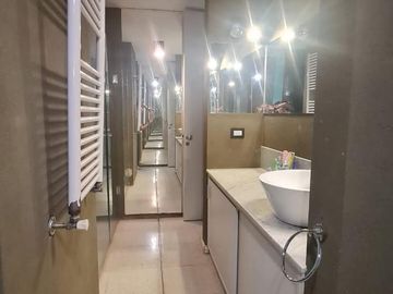 Casa de categoría en venta. Cuatro dormitorios y piscina en el centro de Ricardone.