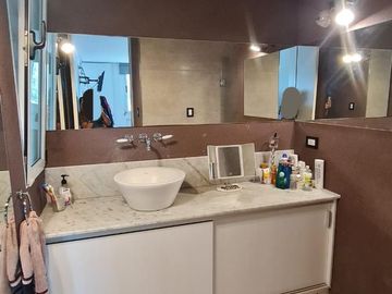 Casa de categoría en venta. Cuatro dormitorios y piscina en el centro de Ricardone.