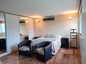 Casa de categoría en venta. Cuatro dormitorios y piscina en el centro de Ricardone.