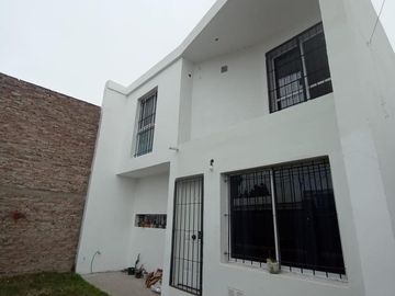 Casa 2 dormitorios en  Pérez