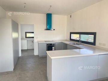 CASA EN VENTA EN BARRIO PUERTOS - RIBERAS- MAROTO PROPIEDADES