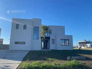 CASA EN VENTA EN BARRIO PUERTOS - RIBERAS- MAROTO PROPIEDADES