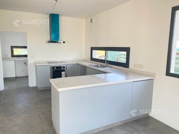 CASA EN VENTA EN BARRIO PUERTOS - RIBERAS- MAROTO PROPIEDADES
