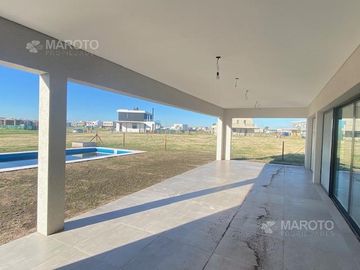 CASA EN VENTA EN BARRIO PUERTOS - RIBERAS- MAROTO PROPIEDADES