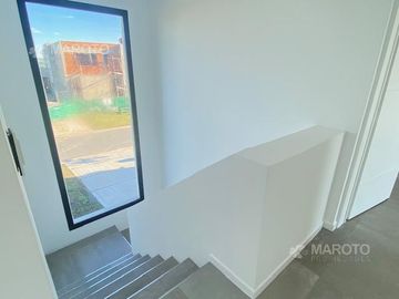 CASA EN VENTA EN BARRIO PUERTOS - RIBERAS- MAROTO PROPIEDADES