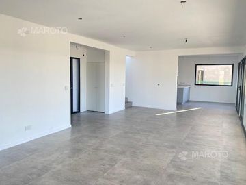 CASA EN VENTA EN BARRIO PUERTOS - RIBERAS- MAROTO PROPIEDADES