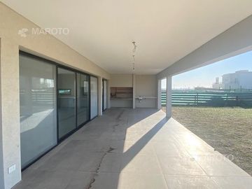 CASA EN VENTA EN BARRIO PUERTOS - RIBERAS- MAROTO PROPIEDADES
