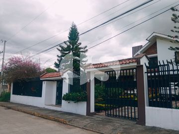 CASA EN VENTA SECTOR CAPULISPAMBA - CUENCA