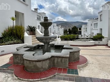 VENDO CASA QUITO EL CONDADO