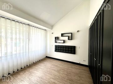 VENDO CASA QUITO EL CONDADO