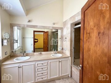 VENDO CASA QUITO EL CONDADO