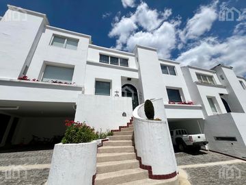 VENDO CASA QUITO EL CONDADO