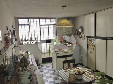 CASA RENTERA DE VENTA CON LOCALES COMERCIALES SECTOR PLAZA DE TOROS
