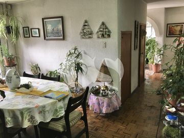 CASA RENTERA DE VENTA CON LOCALES COMERCIALES SECTOR PLAZA DE TOROS