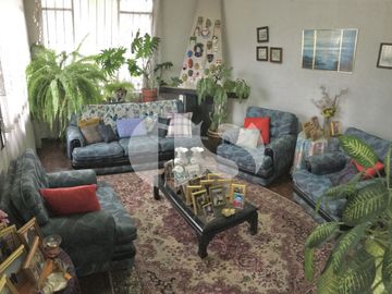 CASA RENTERA DE VENTA CON LOCALES COMERCIALES SECTOR PLAZA DE TOROS
