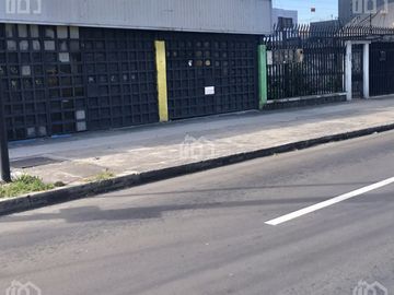 CASA RENTERA DE VENTA CON LOCALES COMERCIALES SECTOR PLAZA DE TOROS