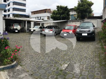 CASA RENTERA DE VENTA CON LOCALES COMERCIALES SECTOR PLAZA DE TOROS