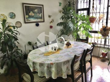 CASA RENTERA DE VENTA CON LOCALES COMERCIALES SECTOR PLAZA DE TOROS