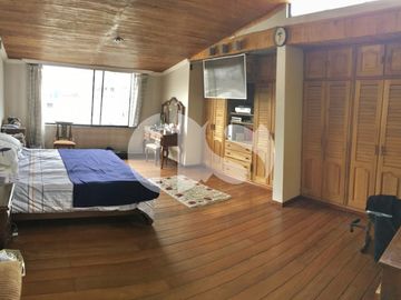 CASA RENTERA DE VENTA CON LOCALES COMERCIALES SECTOR PLAZA DE TOROS