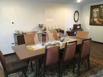 CASA RENTERA DE VENTA CON LOCALES COMERCIALES SECTOR PLAZA DE TOROS